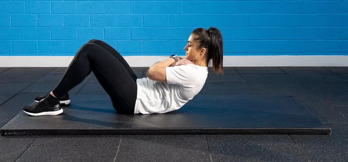 How To Do Crunches Properly To Reap All The Core-Sculpting Benefits, According To A Trainer